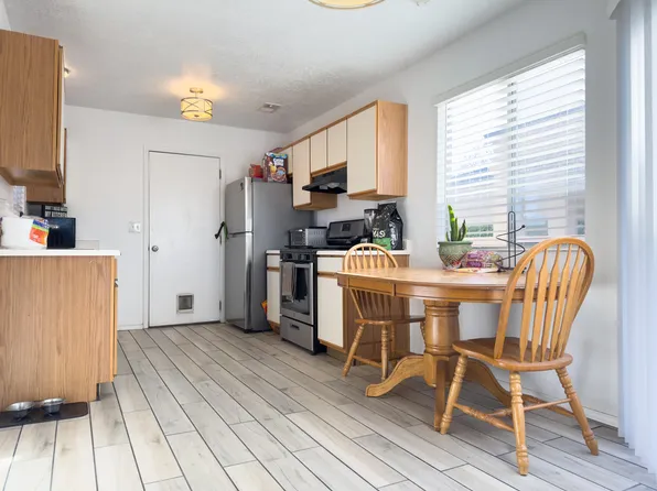 1960 Strawberry Dr NE, Rio Rancho, NM 87144