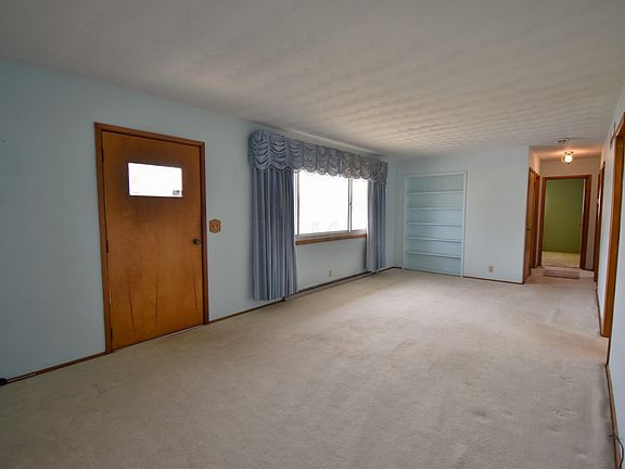 3rd image of 17 Hilltop Dr