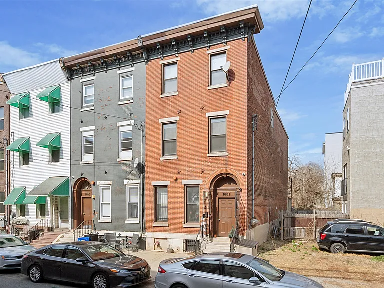 1601 Brown St #2 — Photo 2