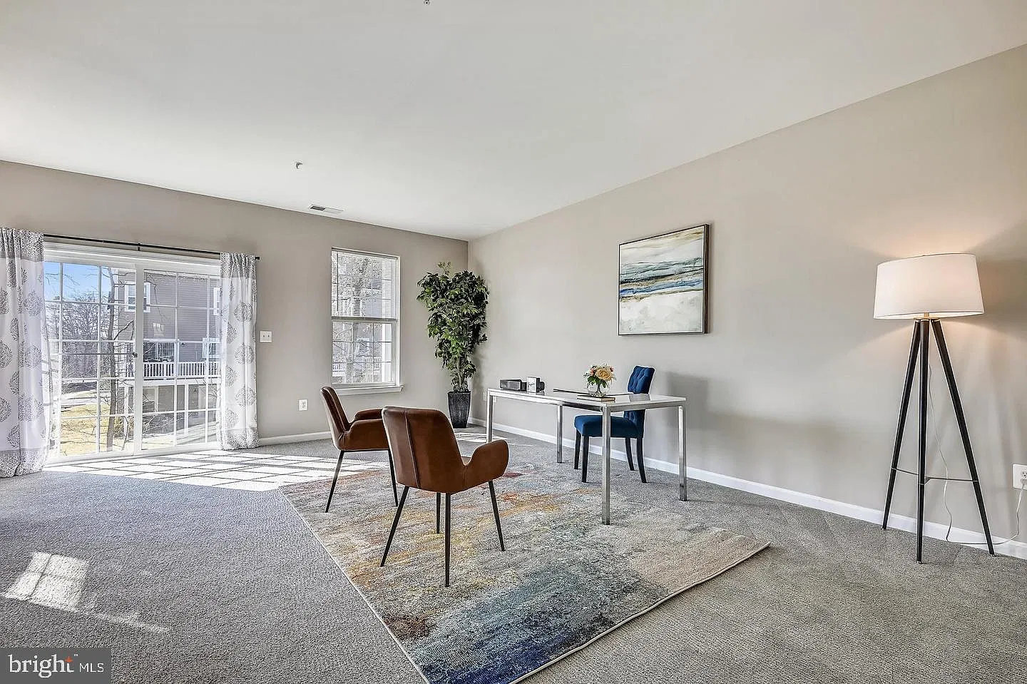 3 bed, 4.0 bath, 2402 sqft, $3,200 — Photo 4