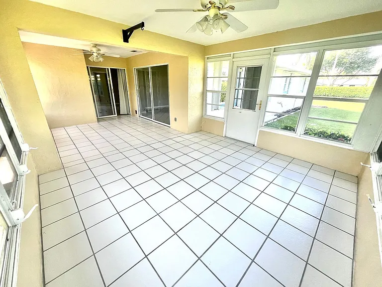 1385 Illinois Dr — Photo 2