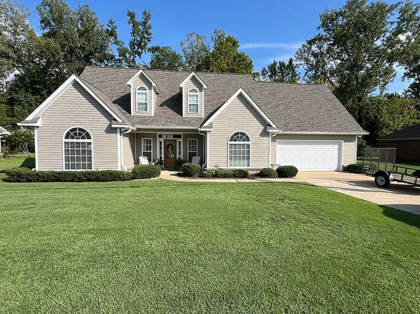 1024 Evelyn Cv, New Albany, MS 38652