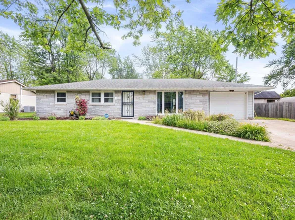 6824 Sunland Dr, Fort Wayne, IN 46815