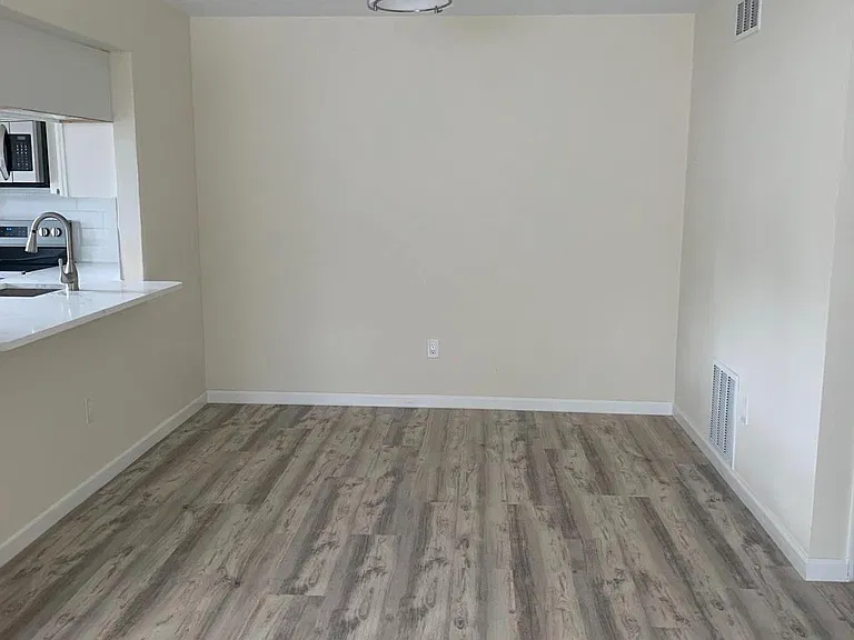 442 Thornwood Dr #A — Photo 5