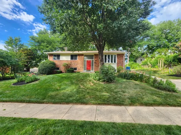 10123 Eastlake Dr, Fairfax, VA 22032