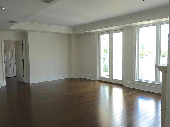 4th image of 5009 Old Bridgeview Ln #5009