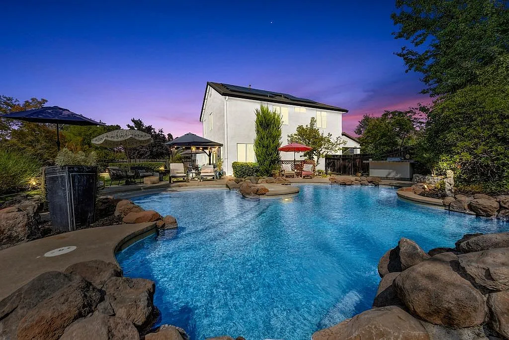 7066 Sinclair Dr photo 1