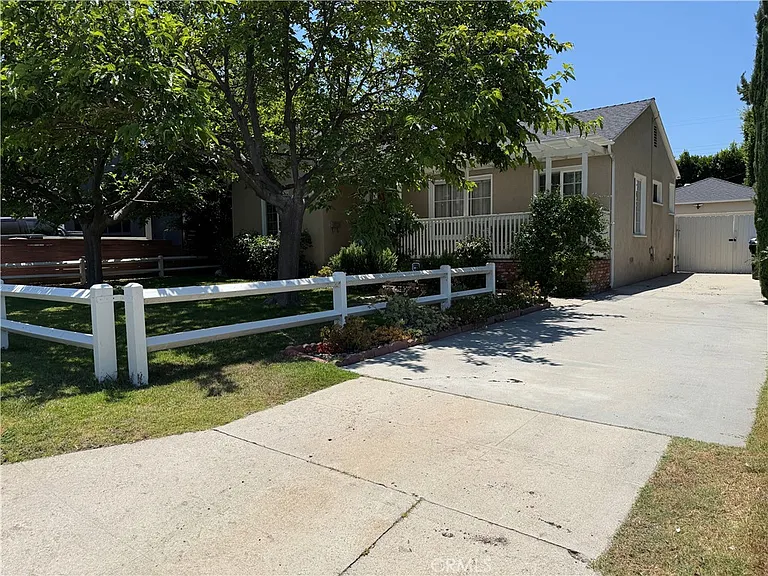 5039 Rubio Ave — Photo 2