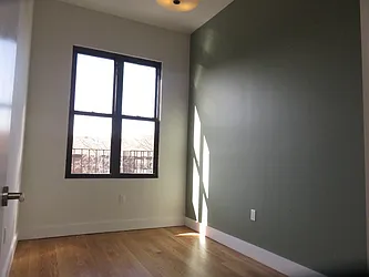 Rented by Rennit Inc.