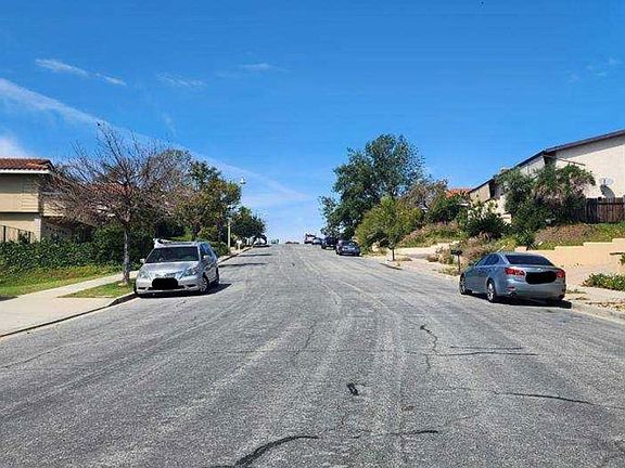 Exterior Neighborhood (street photo)