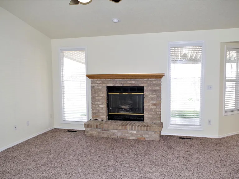 10322 W Jewell St — Photo 4