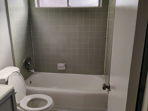 5th image of 1381 N Mountain View Ave #4