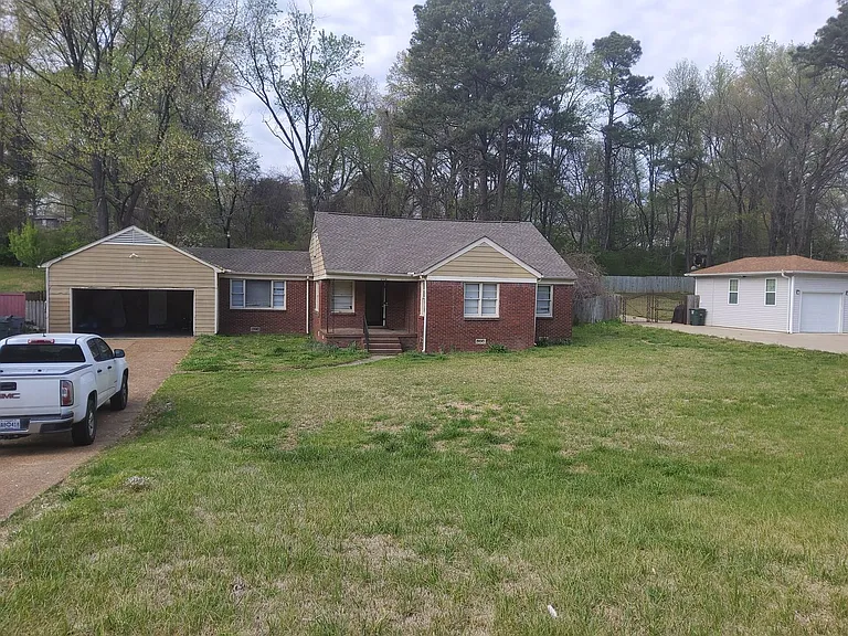 2714 James Rd — Photo 4