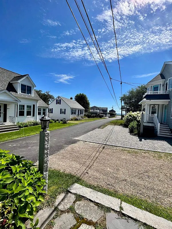 3 bed, 1.0 bath, 925 sqft, $3,200 — Photo 4