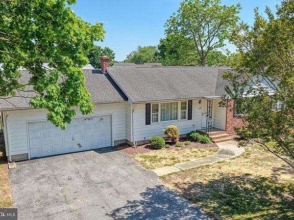 3rd image of 608 Adams Dr