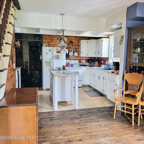 2nd image of 120 Cliffe Avenue
