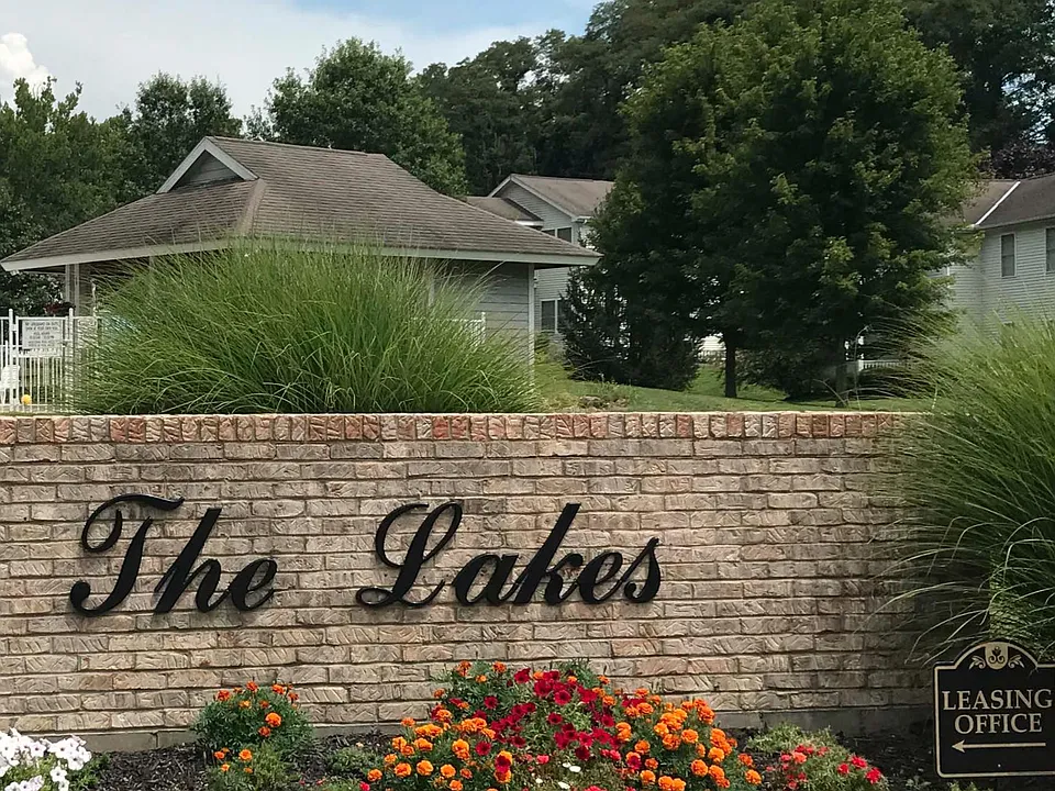 The Lakes Apartments