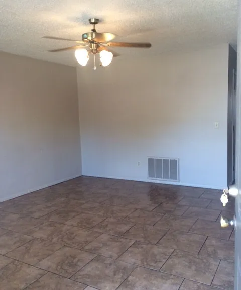 3624 Elm Springs Rd — Photo 2