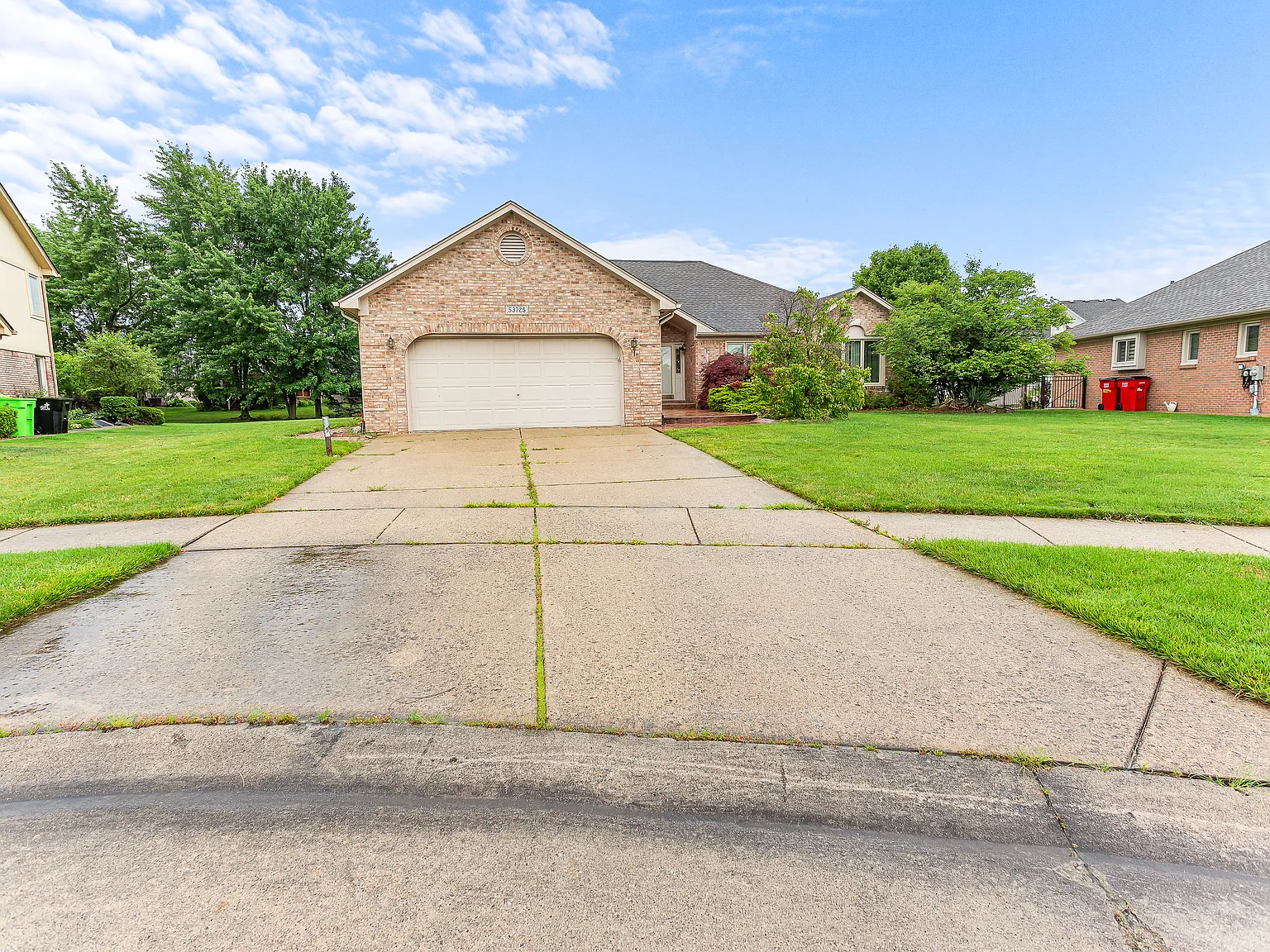 3 bed, 2050 sqft, $2,950 — Photo 2