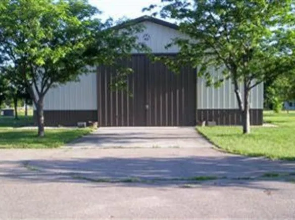 3416 Tree Ln, Junction City, KS 66441