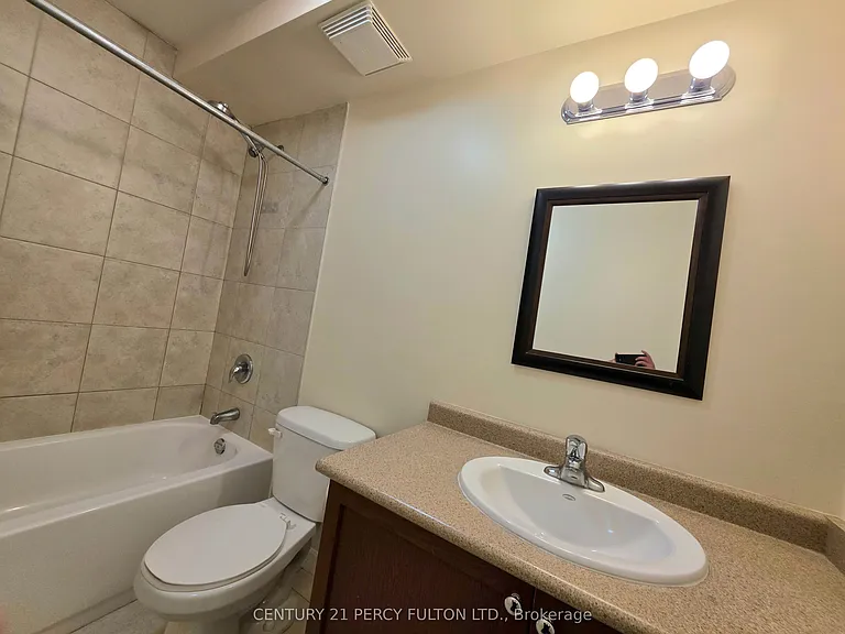 144 Mary St N #2 — Photo 27