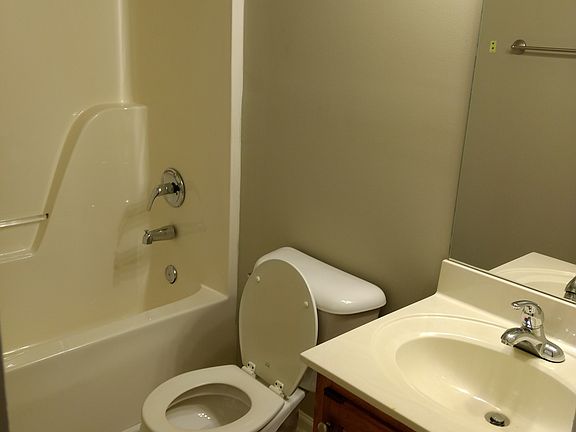 2nd. Bathroom, Upstairs