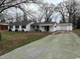 3 Phyllis Dr, Centralia, IL 62801