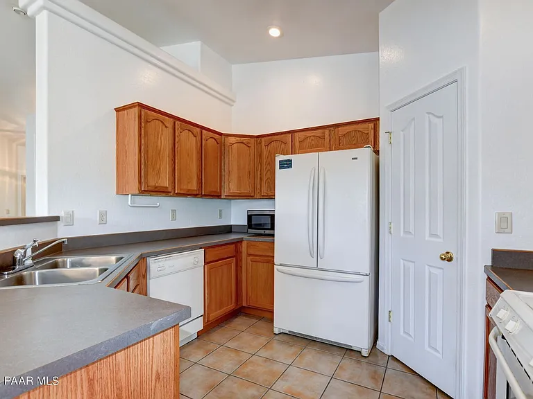 5520 N Bronco Ln — Photo 8