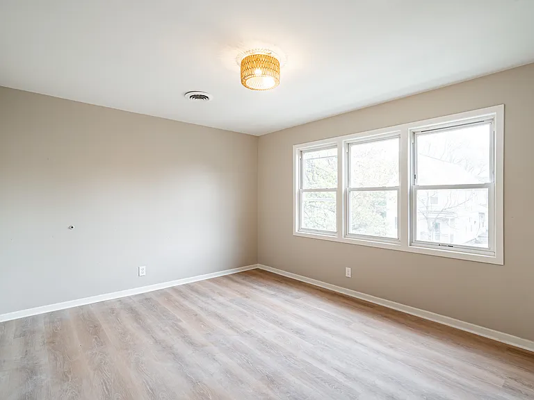 305 E Clarence St #A — Photo 10