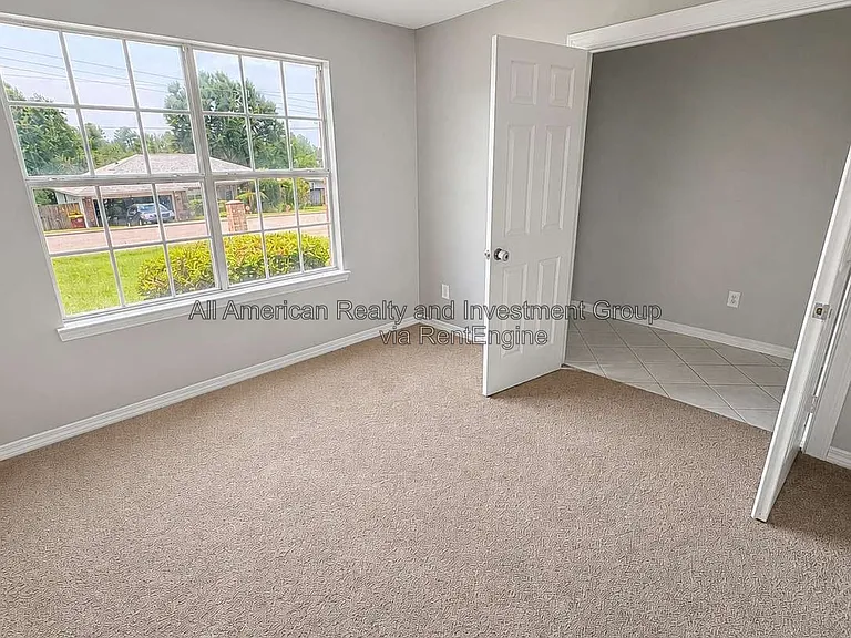 216 Lustan Dr — Photo 11