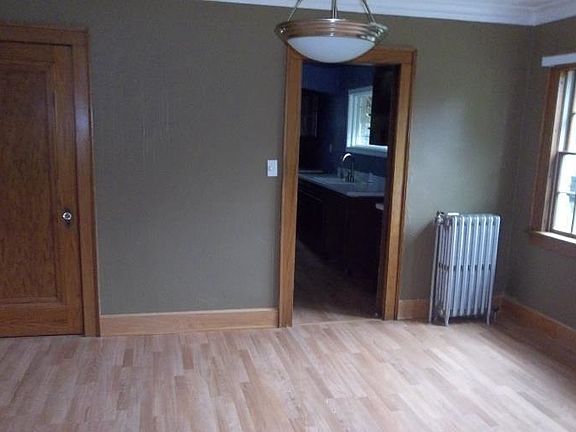 4th image of 1610 Burton St