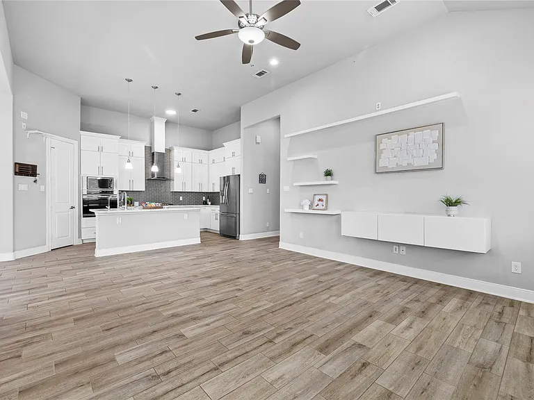 8938 Intervale St — Photo 16