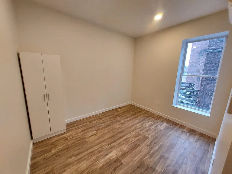104 4th St #2 — Photo 3