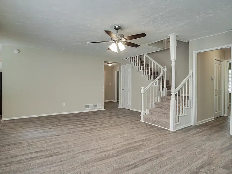 2416 Wood Hill Ln — Photo 10