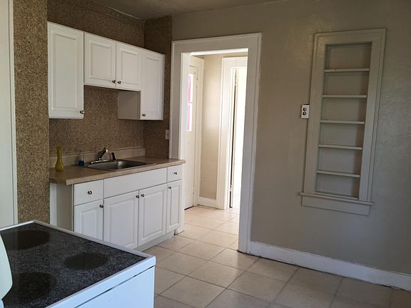 2nd image of 814 25th St W APT 12