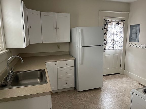 5th image of 222 E 11th St