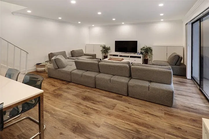 3 bed, 1551 sqft, $3,200 — Photo 3