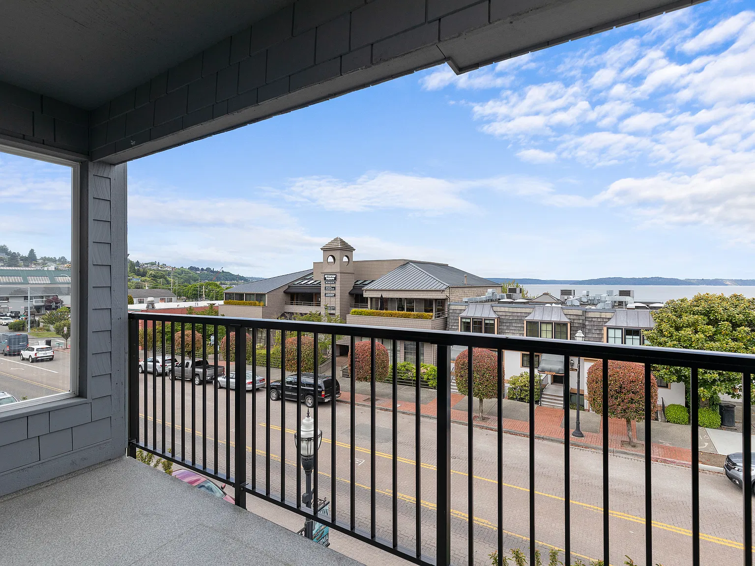 2 bed, 1086 sqft, $2,695 — Photo 2
