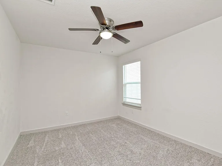 204 Merrick Rd — Photo 27
