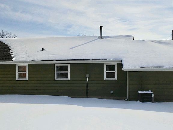 3rd image of 905 Frost St