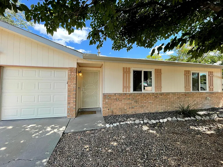 5625 Siboney Loop NE — Photo 3