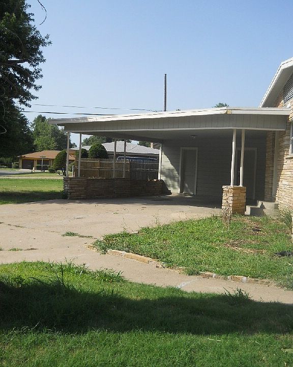 2nd image of 1715 W Haskell Pl