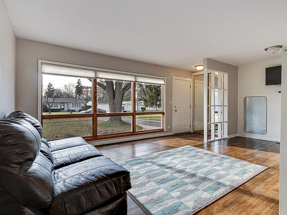 2nd image of 500 E Robertson St