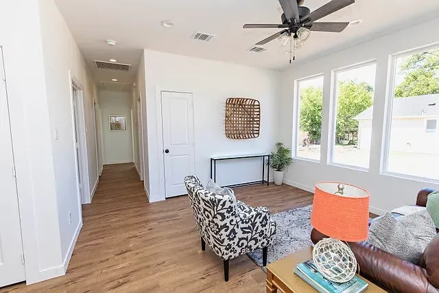 3 bed, 1012 sqft, $1,650 — Photo 3