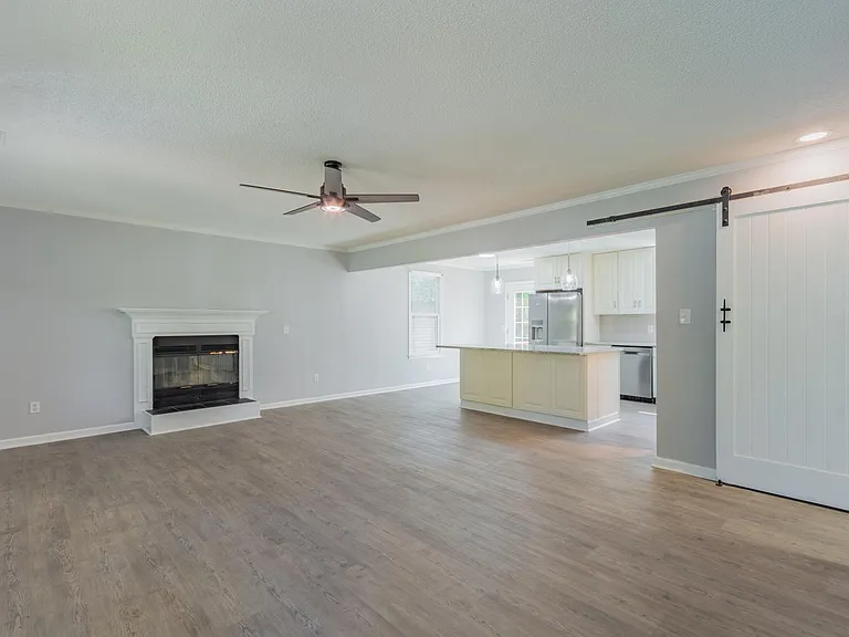 108 Dutch Dr — Photo 15