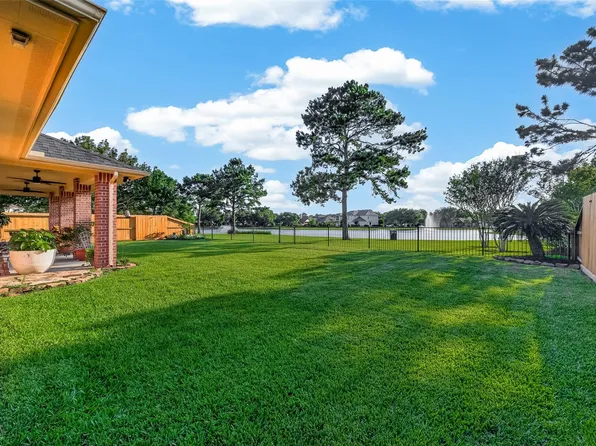 405 Wickford Ct, League City, TX 77573