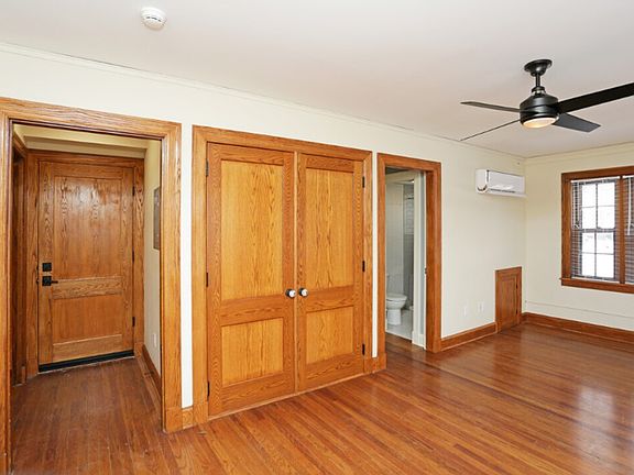 3rd image of 511 29th St APT 301