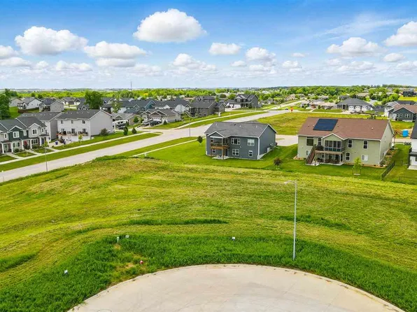 817 Ridge Dr, Tiffin, IA 52340