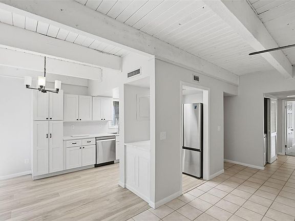 4th image of 100 FAIRWAY DRIVE #100