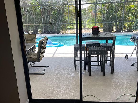 5th image of 428 N Rossetti Dr